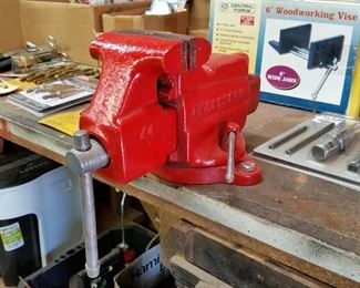 Craftsman bench vise