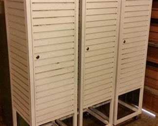 Rolling tower displays