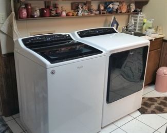 Whirlpool 'Cobrio' washer and dryer set