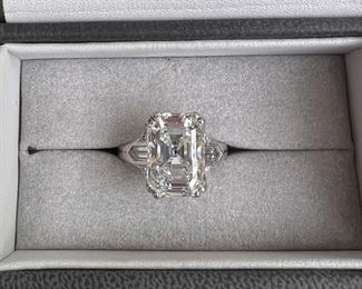 Stunning large engagement ring - 7.07 carats - platinum - inscribed Neiman Marcus