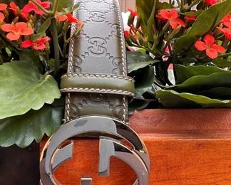 Gucci logo belt - mint condition - green strap
