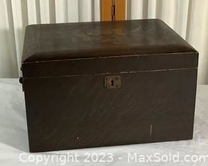 wlidded box with metallined interior201 t