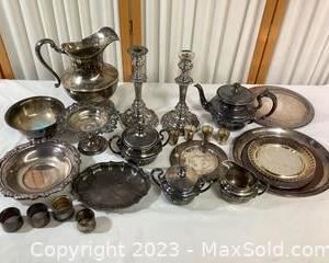 wlot of silver plate items tea pot pitcher cream sugar361 t