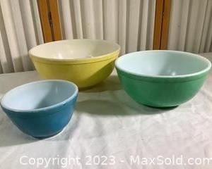 wvintage pyrex mixing bowls581 t