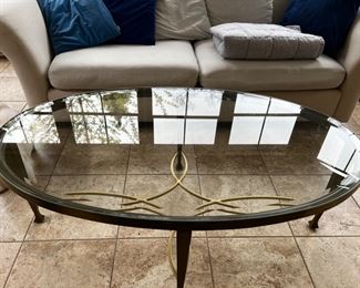 Oval coffee table