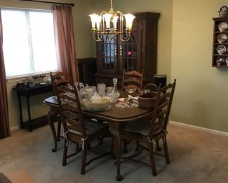 Pennsylvania House Dining room table with 4 cane bottom chairs, 2 leafs and table pads!