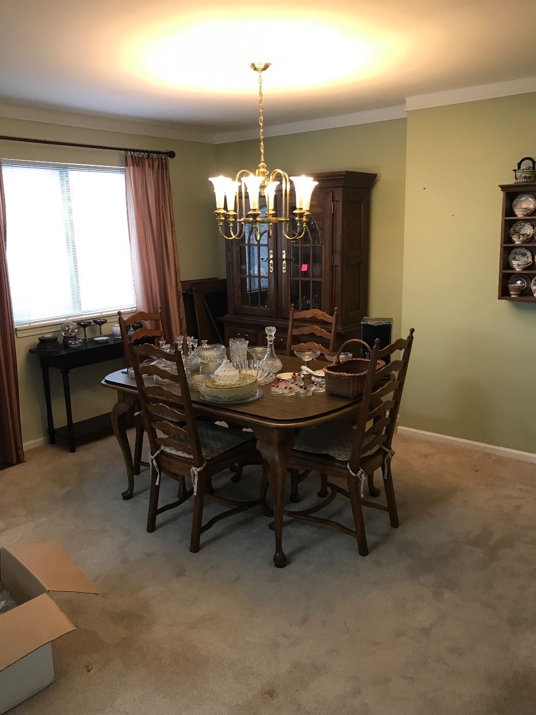 Pennsylvania House Dining room table with 4 cane bottom chairs, 2 leafs and table pads!