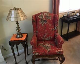 Comfortable chair with drop side table and lamp!