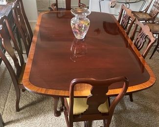 Duncan Phyfe Dinning Table (2) Leafs, 7 chairs. $300.00     Table: 68"W 44"D 28"T  Leafs: 20"W each = 108" W