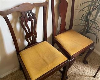 Duncan Phyfe Dinning Table (2) Leafs, 7 chairs. $300.00     Table: 68"W 44"D 28"T  Leafs: 20"W each = 108" W