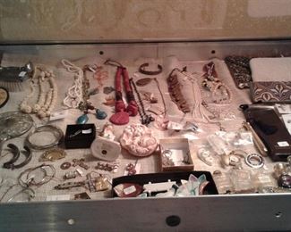VINTAGE JEWELRY AND COLLECTIBLES