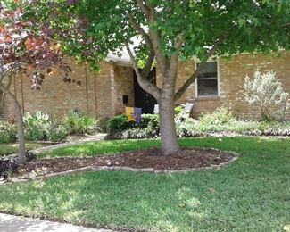 ESTATE SALE HOUSE IN COLONY PARK