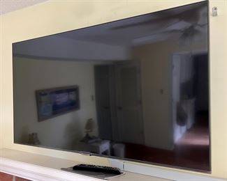 Samsung 60" Crystal UHD TV with remote