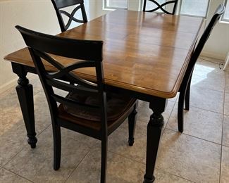 Dining Table w Built-in Leaf and 4 Chairs