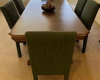 Dining Table w 2 Leaves and 6 Chairs