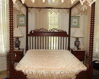 ANTIQUE QUEEN POSTER/CANOPY BED