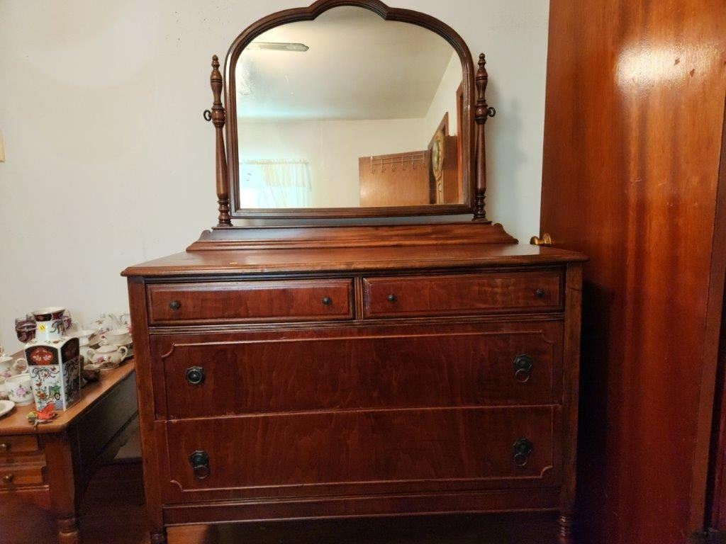 Gorgeous 1920s Dresser!