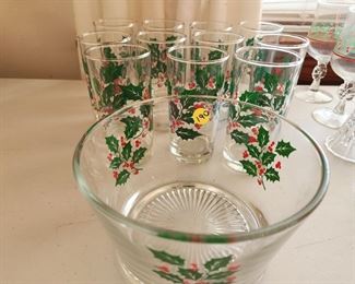 Holiday / Holly Glassware