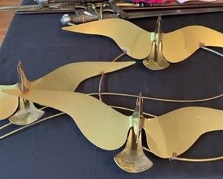 VINTAGE CURTIS JERE ROUND BRASS BIRD WALL HANGING.