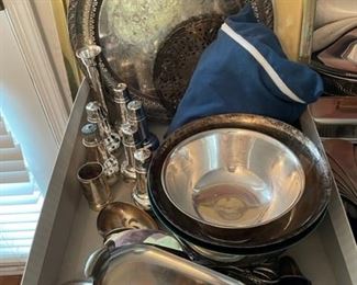 Assorted silverplate.