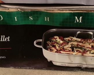 Electric skillet in box