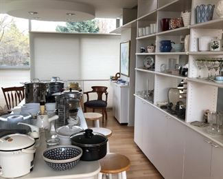 Much in kitchen wares