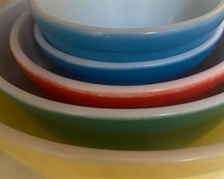 Pyrex Primary Colors Nesting Bowls!
Great Condition!