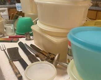 Lots of Fabulous Tupperware!!