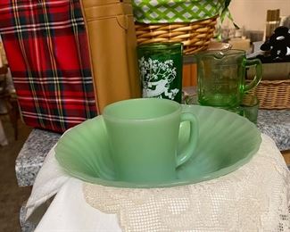 Lovely Jadeite Pieces!
Green Kellogg’s Uranium 3 Spout Measuring Cup