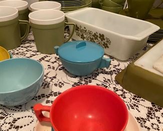 More Melmac!
Pyrex Spring Blossom!