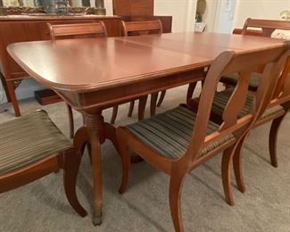 Beautiful Antique Double Pedestal Chippendale Style Dining Room Table w/ 8 Chairs