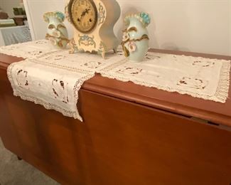 Lovely Vintage Drop Leaf Dining Room Table