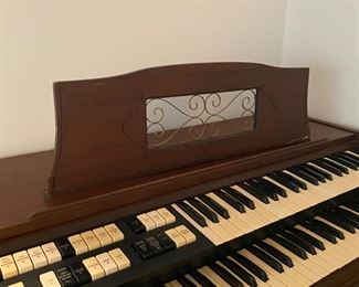 Electronic Organ