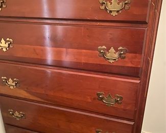 Beautiful 5 Drawer Chest of Drawers