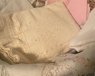 Beautiful Vintage Linens!