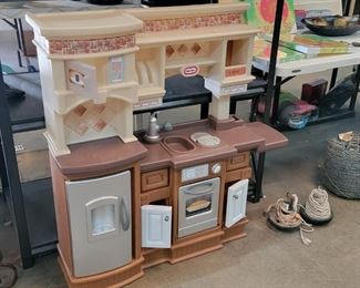 PLAY KITCHEN