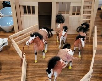 FOLDING HORSE STABLE