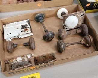 VINTAGE DOOR KNOBS