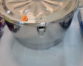 COVERED MIXING BOWL