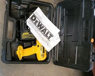 DEWALT DRILL & CHARGER-NO BATTERY