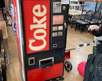 COCA-COLA DRINK MACHINE