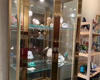 Lighted display cabinet