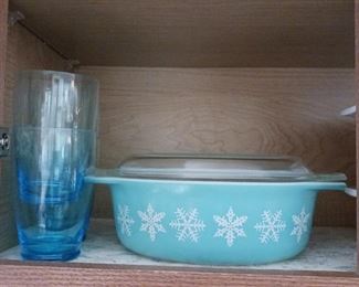 Pyrex Snowflake casserole