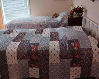 Twin bed set