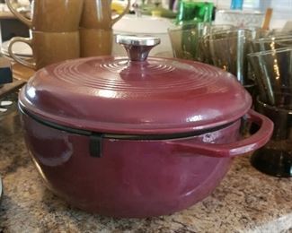 Lodge cast iron dutch oven