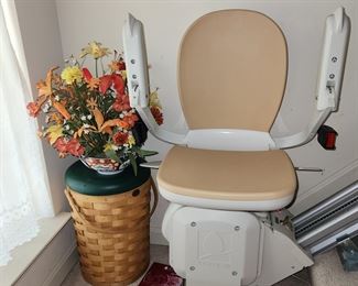 Acorn stairlift, was installed on 11 steps. Has been disassembled and is in garage for easy removal. Works perfectly, have video of it in use this week