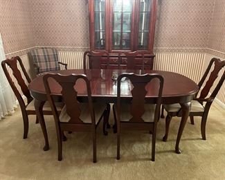 Dining Table and set of 6 Queen Anne Style Chairs