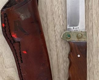 Vintage Rigid Fixed Blade Finger Grip Hunting Knife • Approximately 8” • Blade Approximately 3.5” w/ Leather Sheath Included