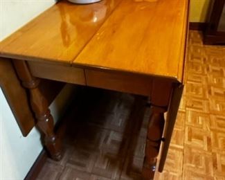 DROP LEAF TABLE