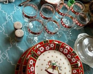 CHRISTMAS DINNERWARE